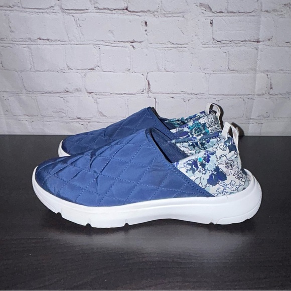 Vera Bradley Shoes - Vera Bradley Exuberant Floral Frosty Slate Cloud Convertible Slip-On Shoe size 8